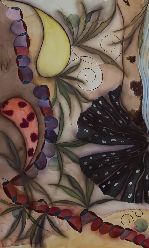 Pintura vertical com formas orgânicas amarelas, azuladas e pretas e folhagens sobre fundo bege
