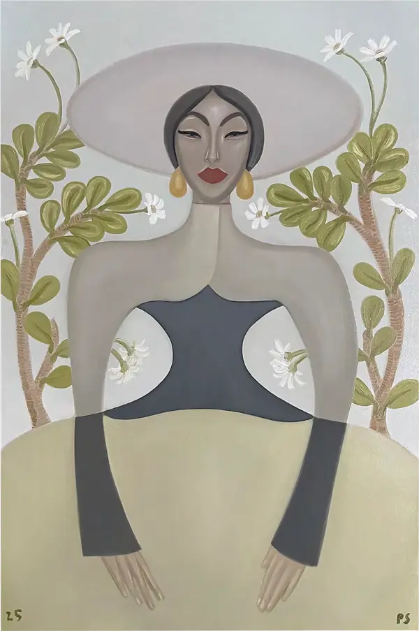 Pintura de mulher de chapéu largo claro e brincos dourados, blusa cinza com recortes, entre ramos de flores brancas sobre fundo verde-claro.