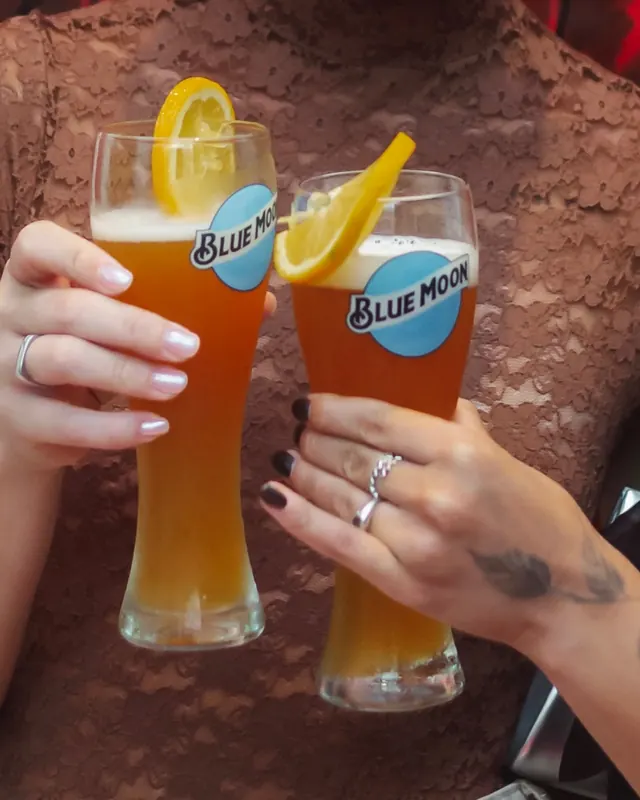 Blue Moon na mesa, o resto se encaixa.
